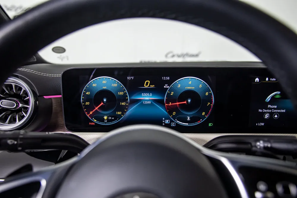 Mercedes-Benz CLA photo 22