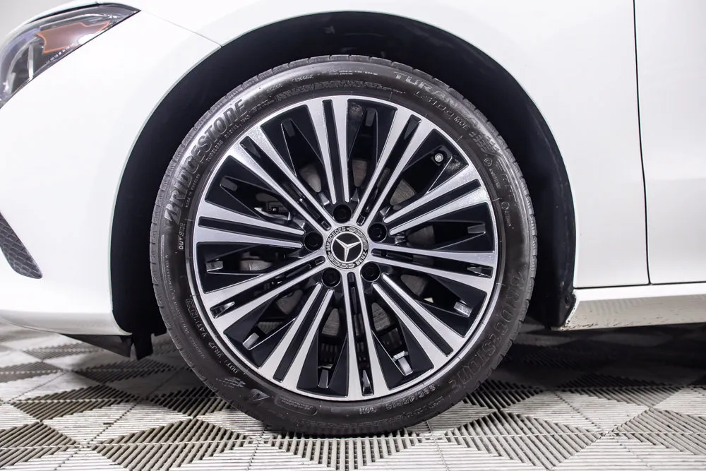 Mercedes-Benz CLA photo 37