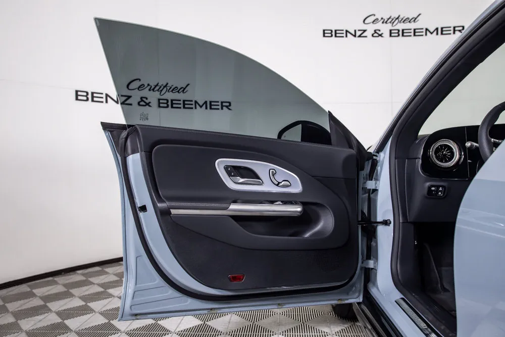 Mercedes-Benz CLA photo 17
