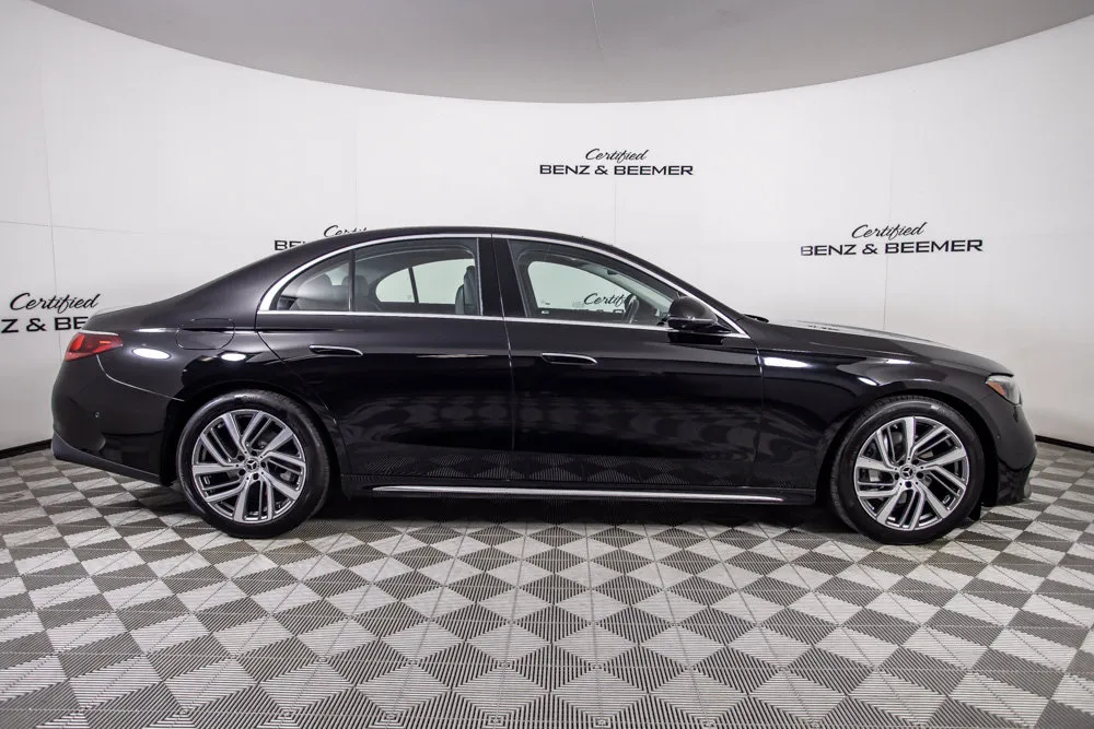 Mercedes-Benz E-Class photo 3