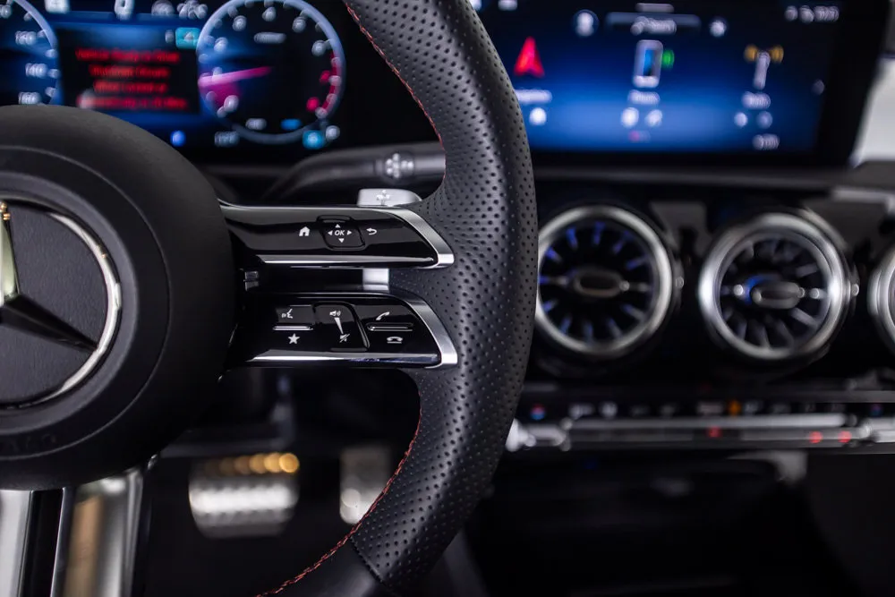 Mercedes-Benz CLA photo 35