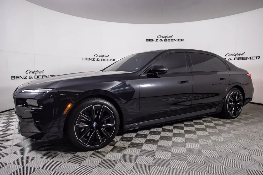 BMW 7 Series photo 9