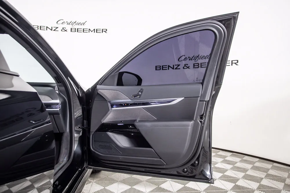 BMW 7 Series photo 19