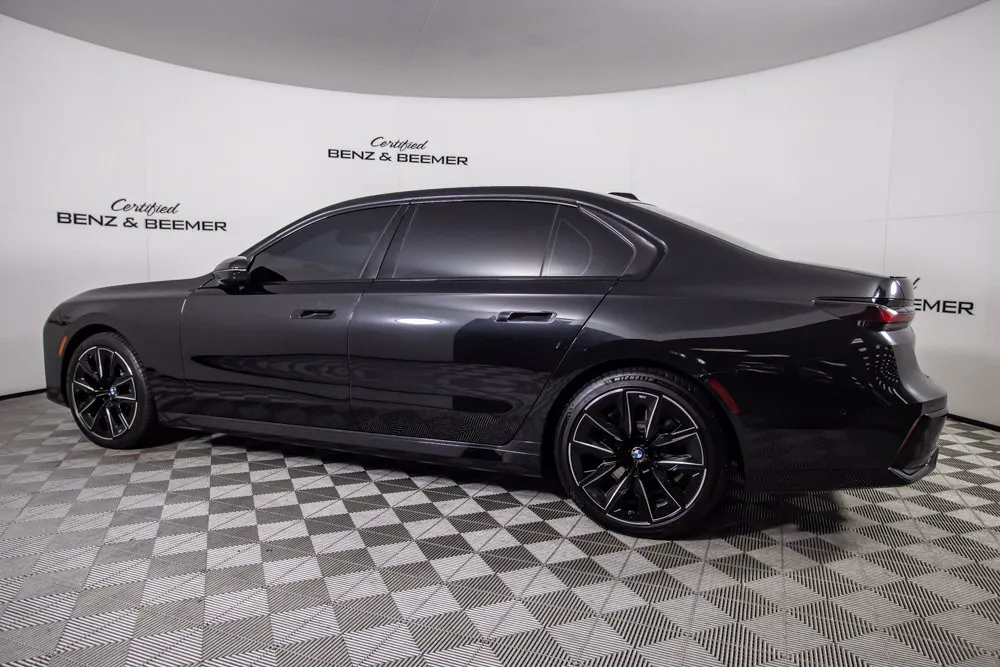 BMW 7 Series photo 11