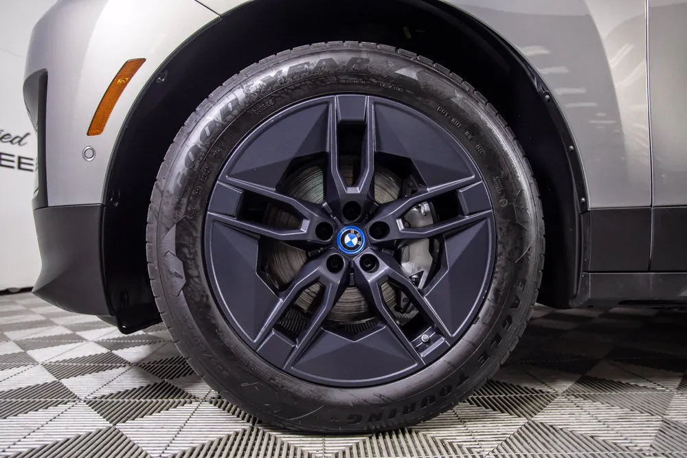 BMW iX photo 40