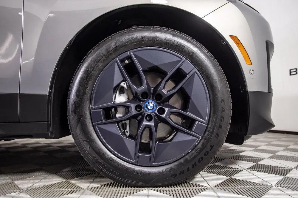 BMW iX photo 41