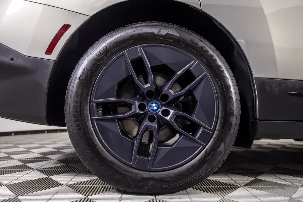 BMW iX photo 42