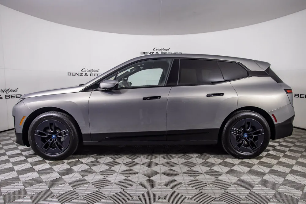 BMW iX photo 10