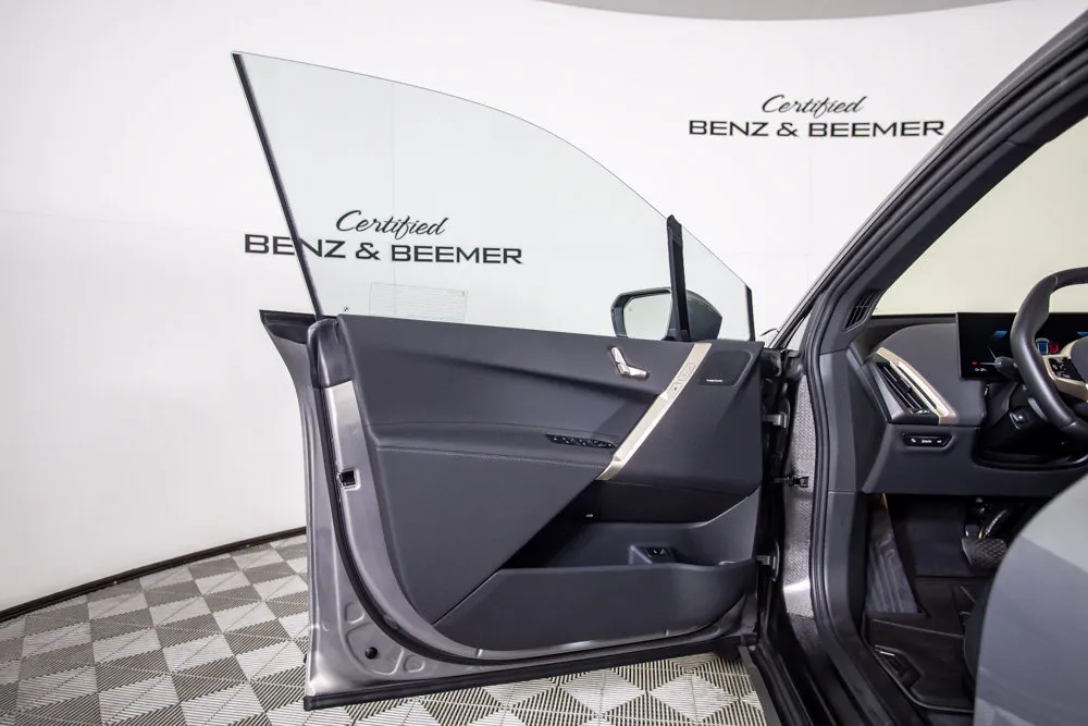 BMW iX photo 21