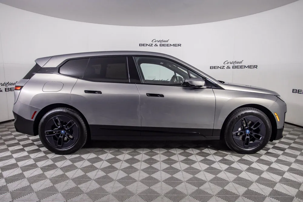 BMW iX photo 4