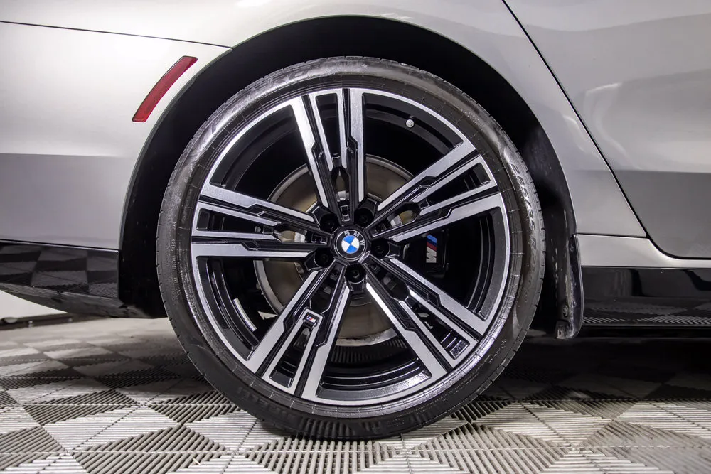 BMW i7 photo 38