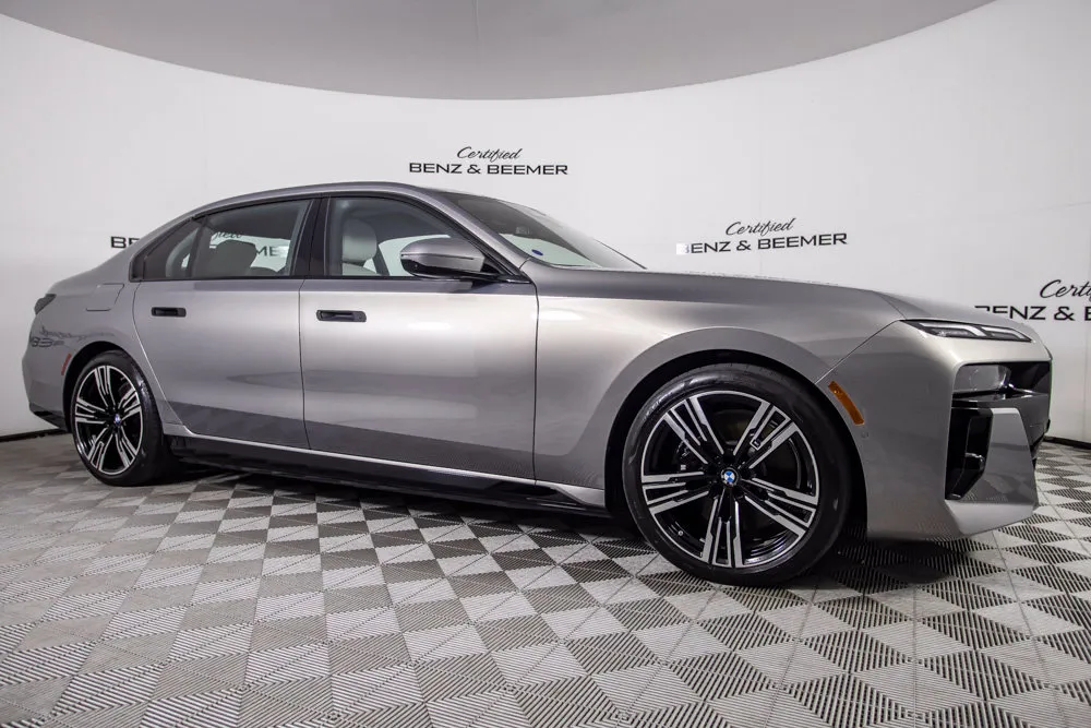BMW i7 photo 2