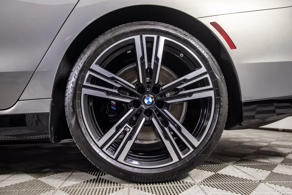 BMW i7 photo 40