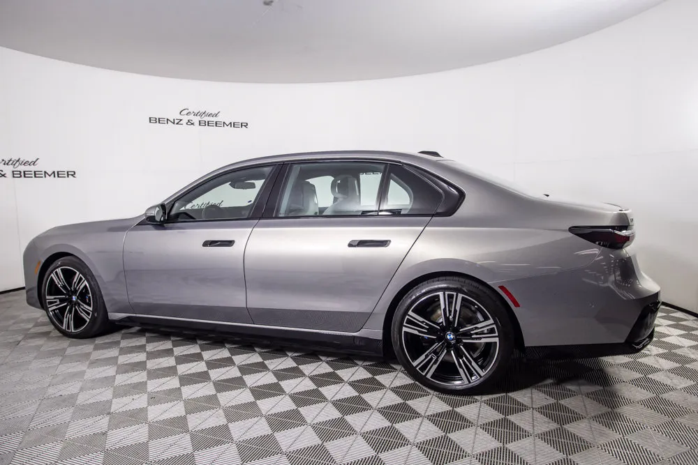 BMW i7 photo 11