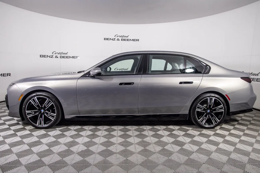 BMW i7 photo 10