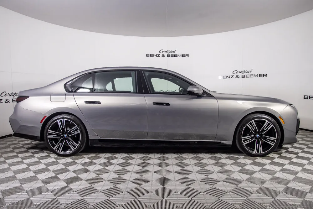 BMW i7 photo 4