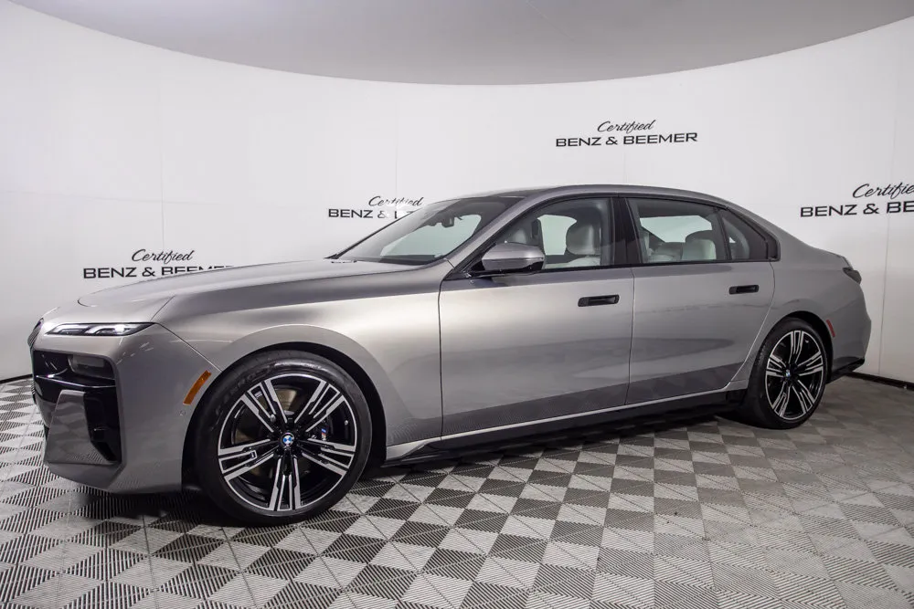 BMW i7 photo 9