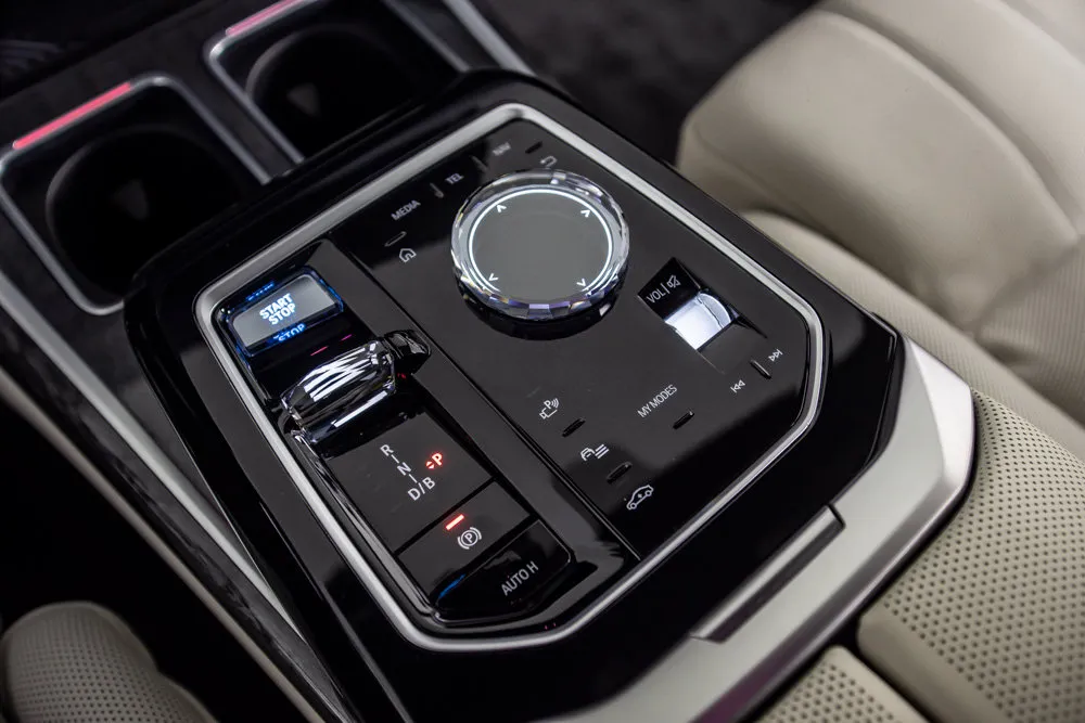 BMW i7 photo 33