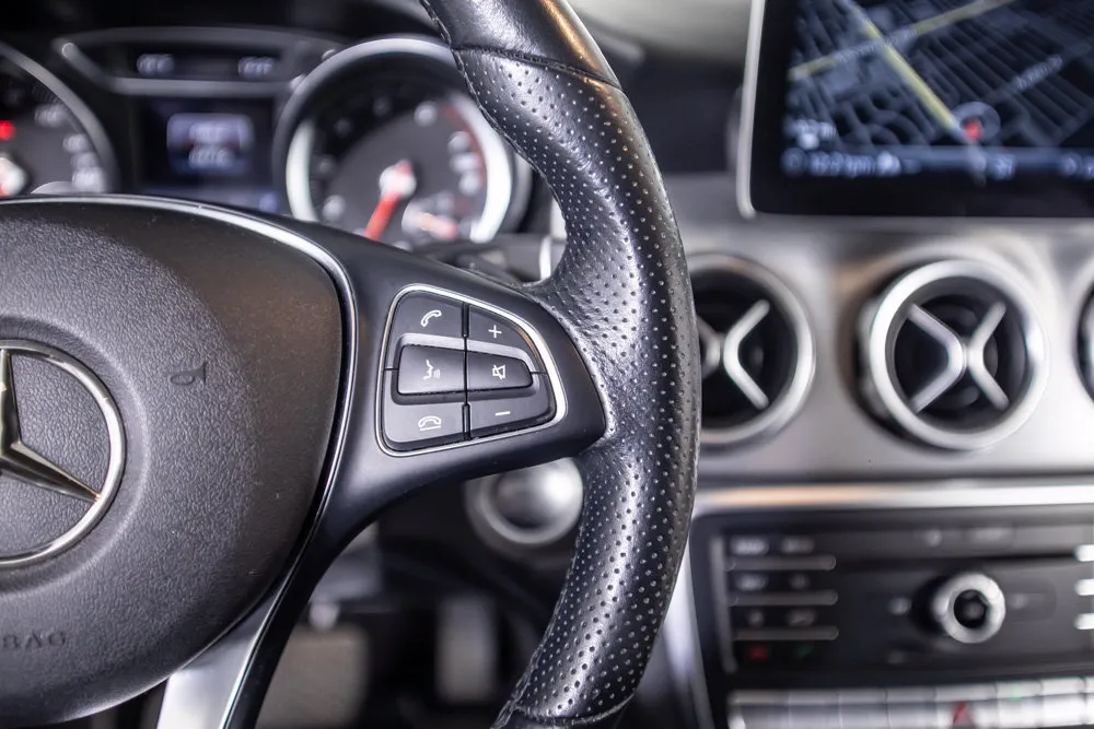 Mercedes-Benz GLA photo 35