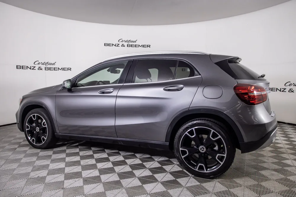 Mercedes-Benz GLA photo 11