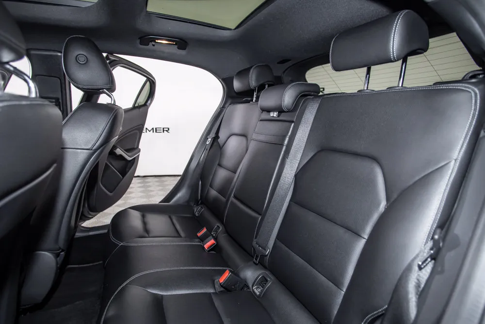 Mercedes-Benz GLA photo 14