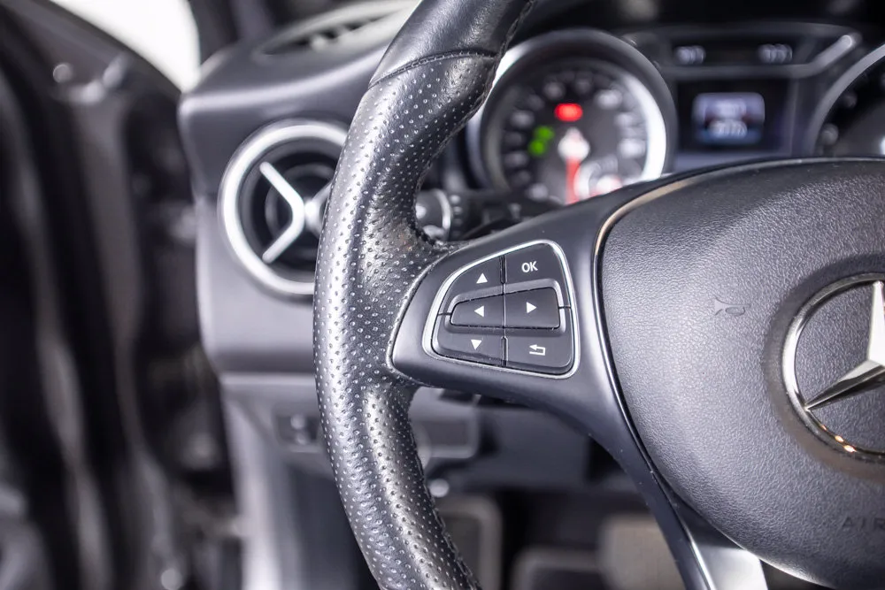 Mercedes-Benz GLA photo 34