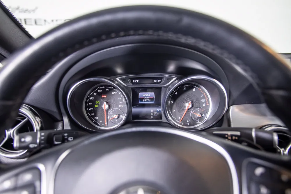 Mercedes-Benz GLA photo 23
