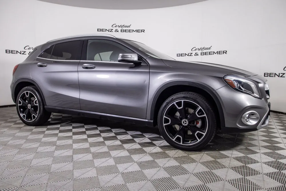 Mercedes-Benz GLA photo 2