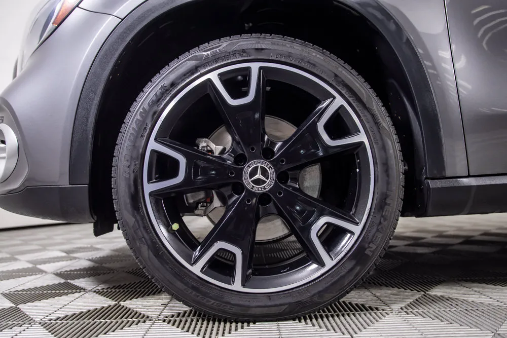 Mercedes-Benz GLA photo 37