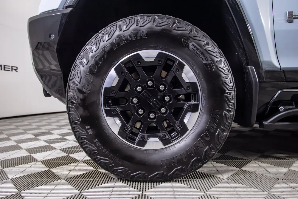 GMC Hummer EV SUV photo 39