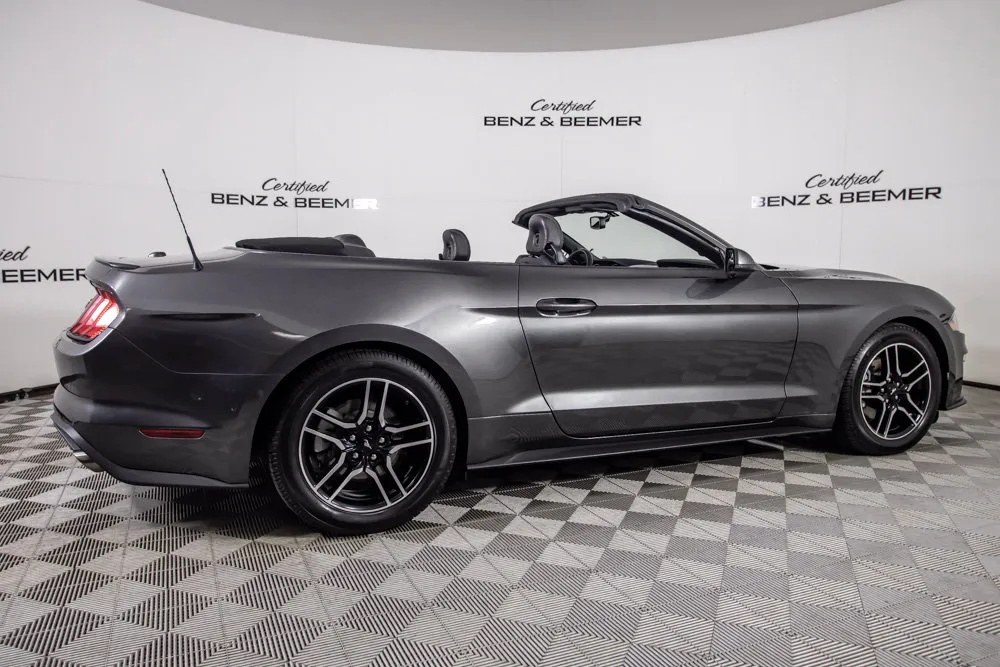 Ford Mustang photo 11