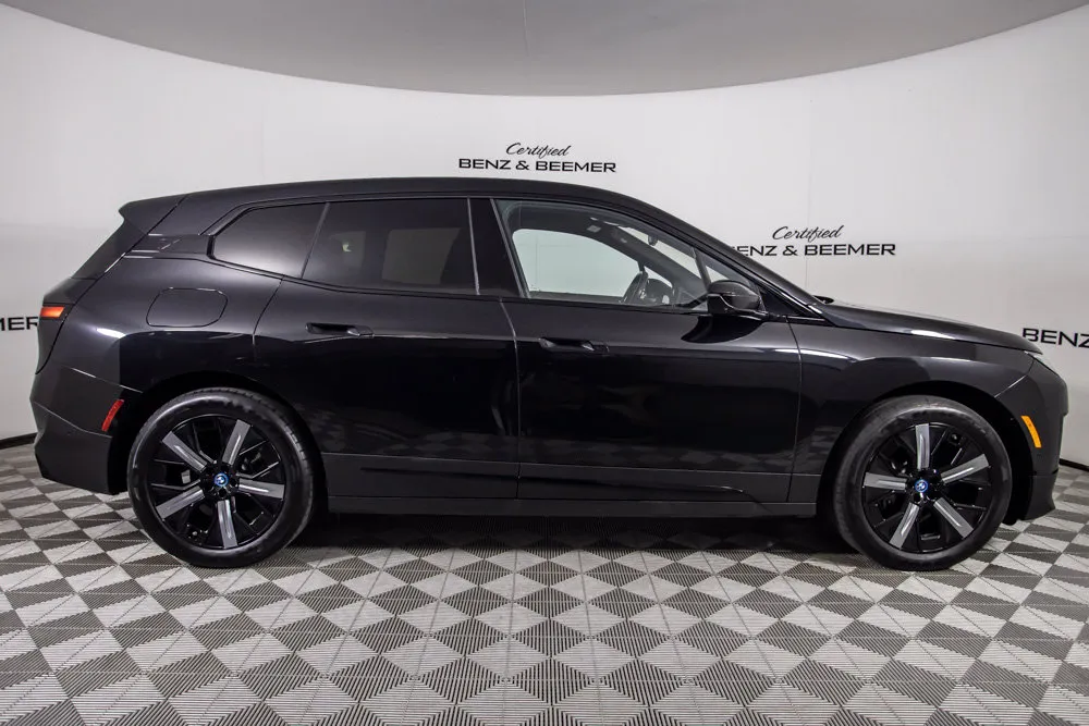 BMW iX photo 3