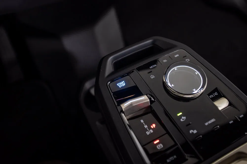 BMW iX photo 37