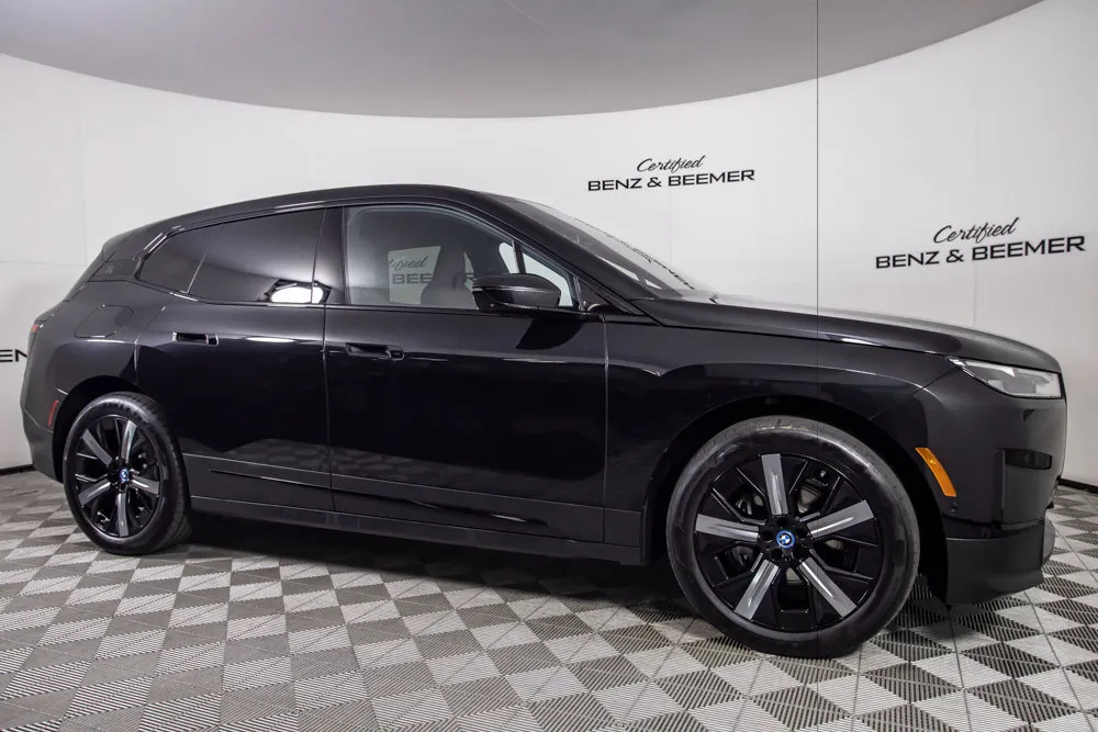 BMW iX photo 2