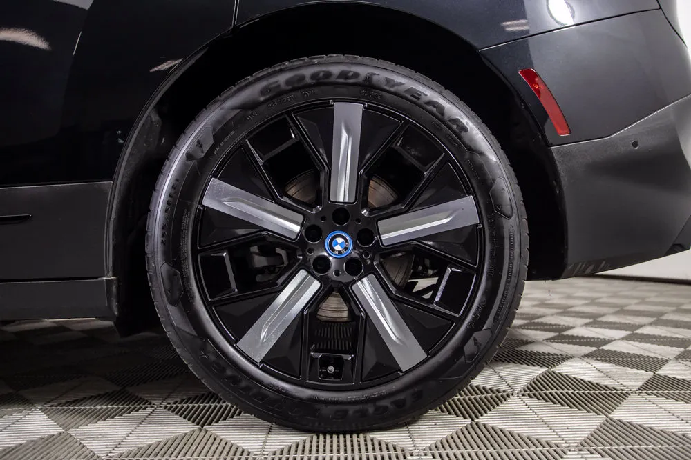 BMW iX photo 42