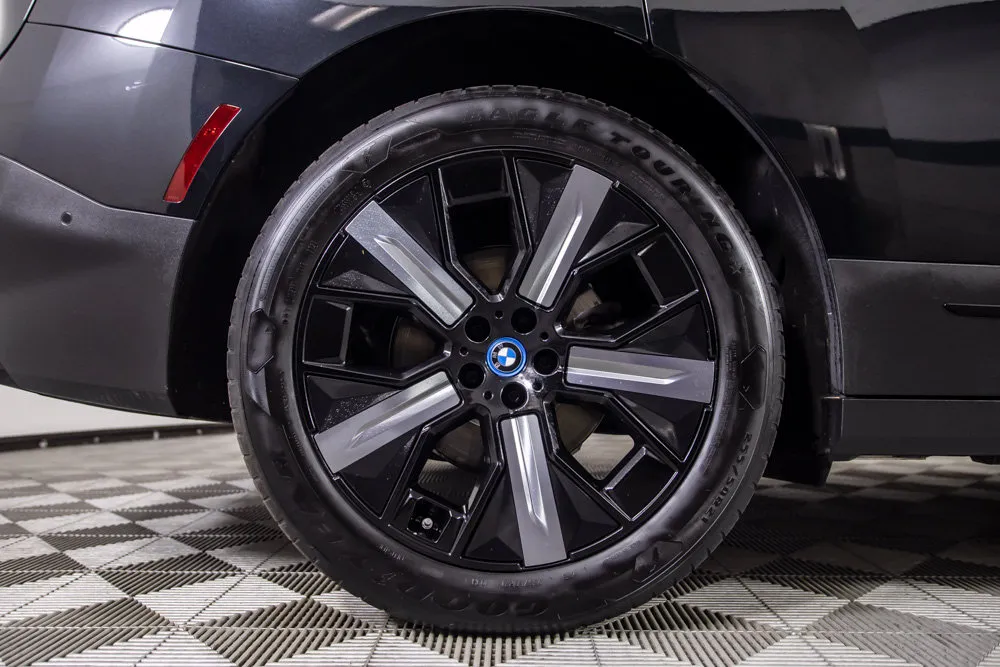 BMW iX photo 41