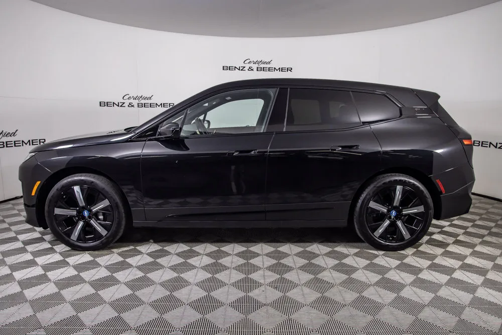 BMW iX photo 10