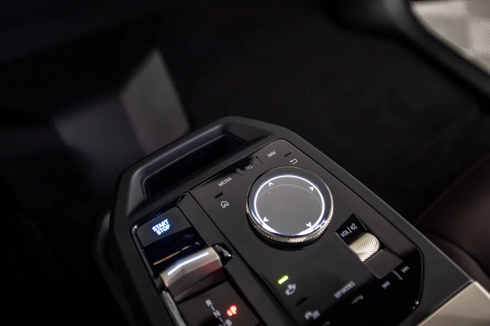 BMW iX photo 32
