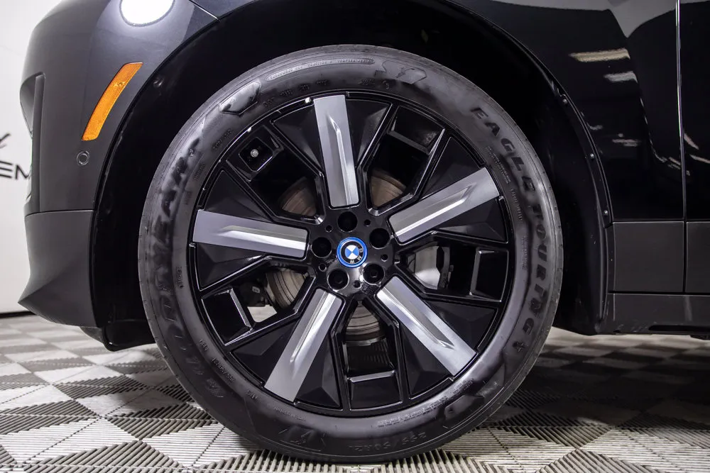 BMW iX photo 39