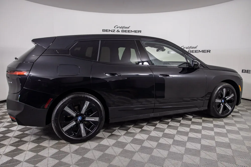 BMW iX photo 4