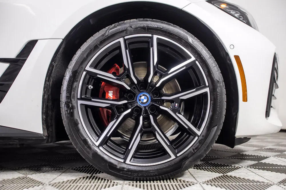 BMW i4 photo 40