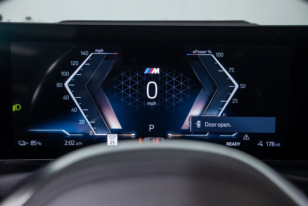BMW i4 photo 25