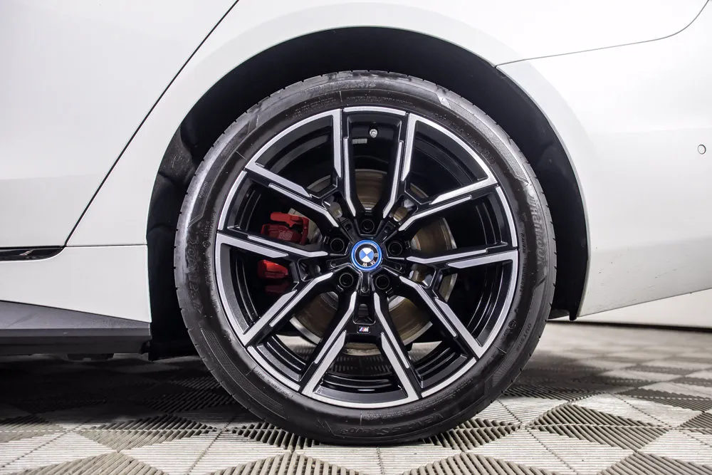 BMW i4 photo 42