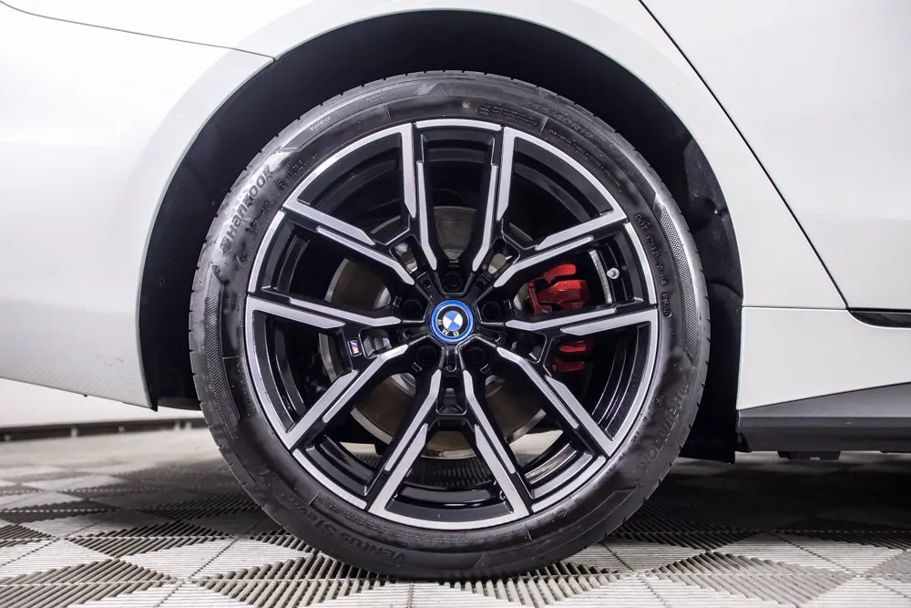 BMW i4 photo 41
