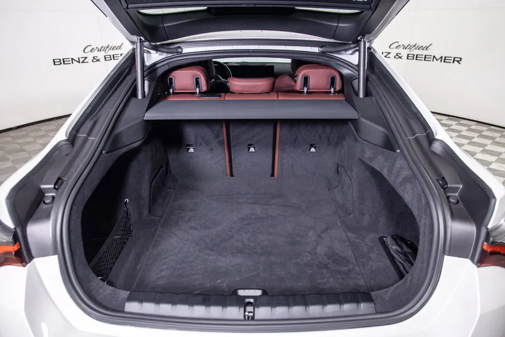 BMW i4 photo 8