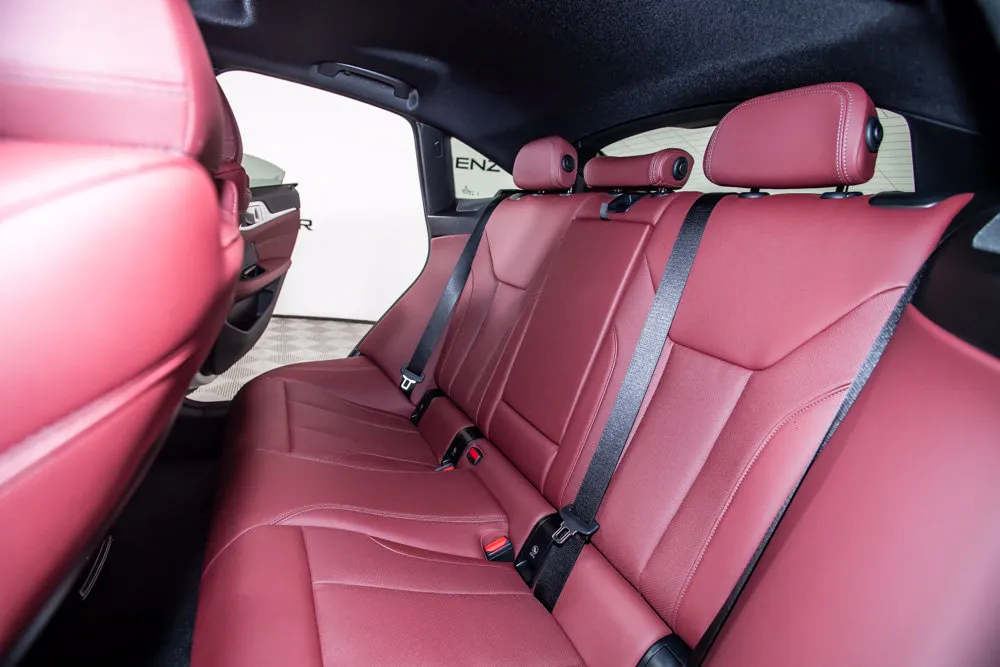 BMW i4 photo 14