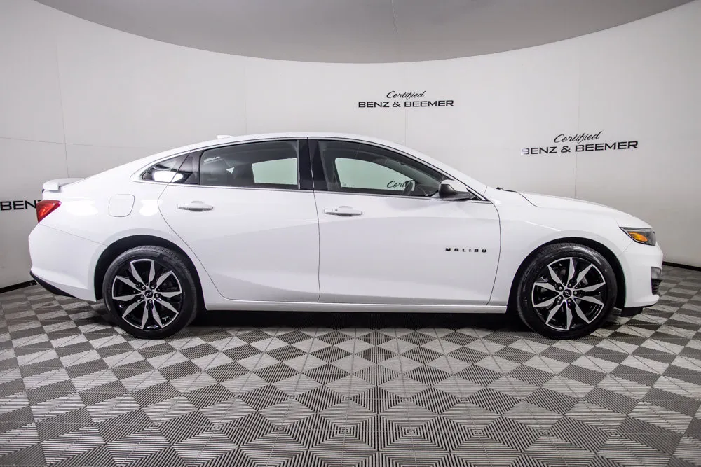 Chevrolet Malibu photo 3