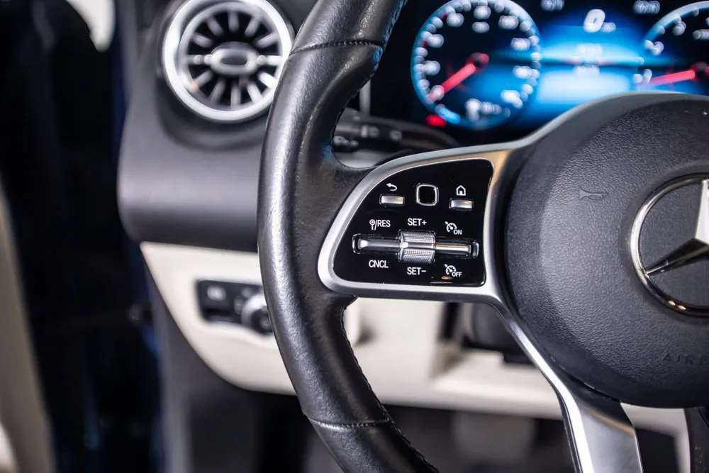Mercedes-Benz GLB photo 34