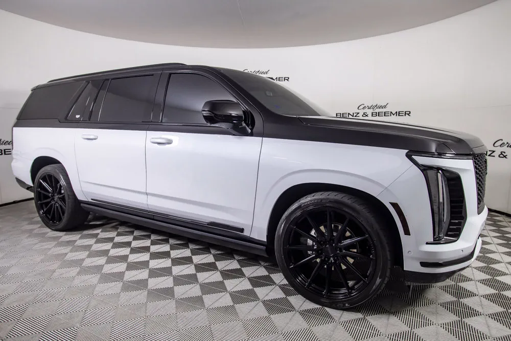 Cadillac Escalade ESV photo 2