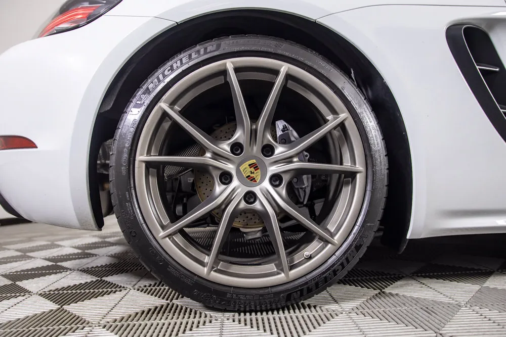 Porsche 718 Cayman photo 35